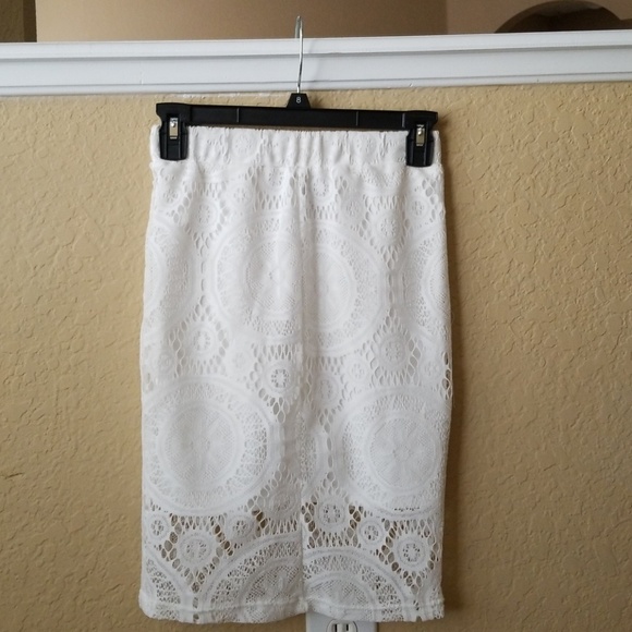 All Purpose White Skirt - Picture 2 of 3